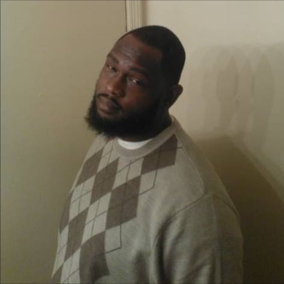 Profile Picture of Michael Dunbar (@michaeldunbar) on Poshmark