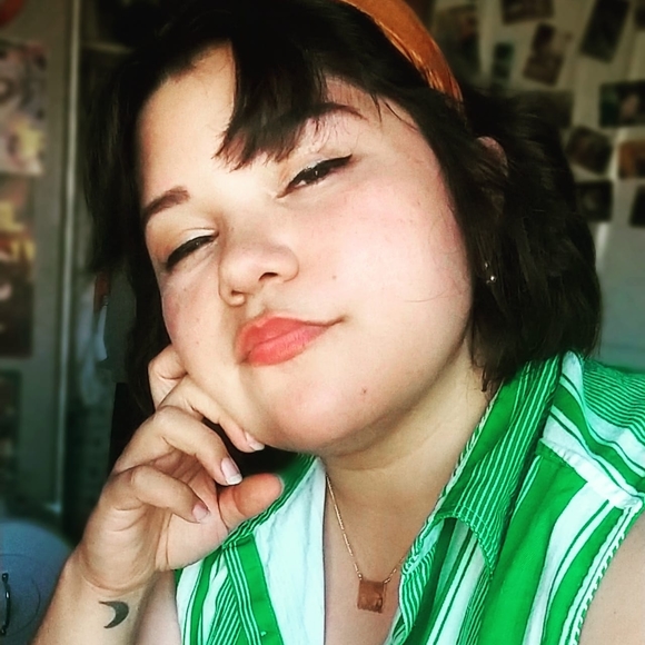 Profile Picture of Charlotte Wilson (@sharleddo) on Poshmark
