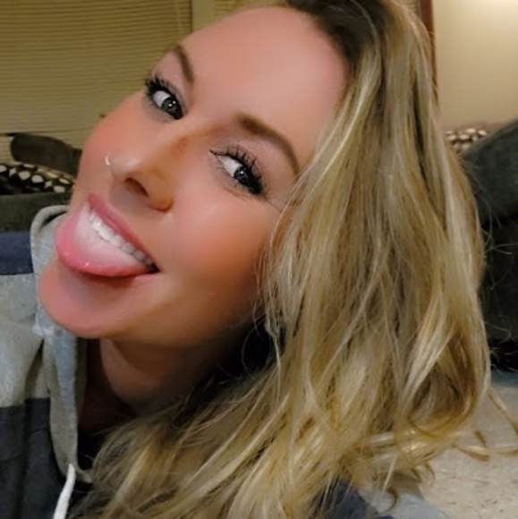 Profile Picture of Jenna Harrell (@jennaleigh1106) on Poshmark