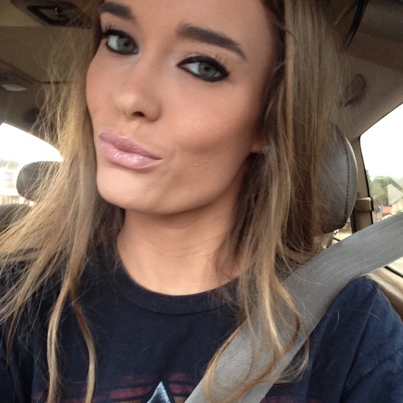 Profile Picture of Leah Letson (@leah1212) on Poshmark