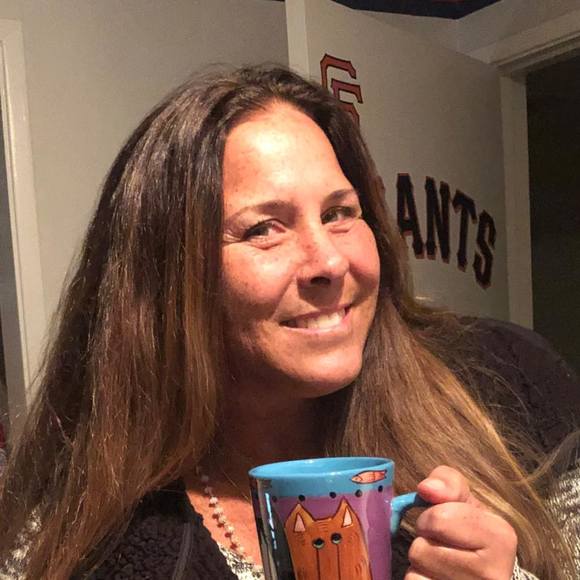 Profile Picture of Shauna Schaeffer horton (@gohardgx) on Poshmark