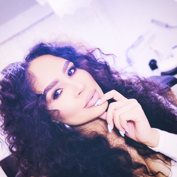 Profile Picture of Shellica Jordan (@shellicajordan) on Poshmark