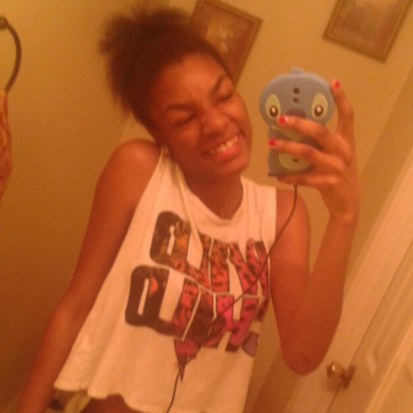 Profile Picture of Aja Thompson (@ajaluvu) on Poshmark