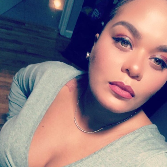 Profile Picture of Giselle Guzman (@missgee1224) on Poshmark