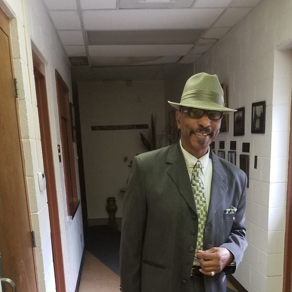 Profile Picture of David Dixson (@daviddixson) on Poshmark