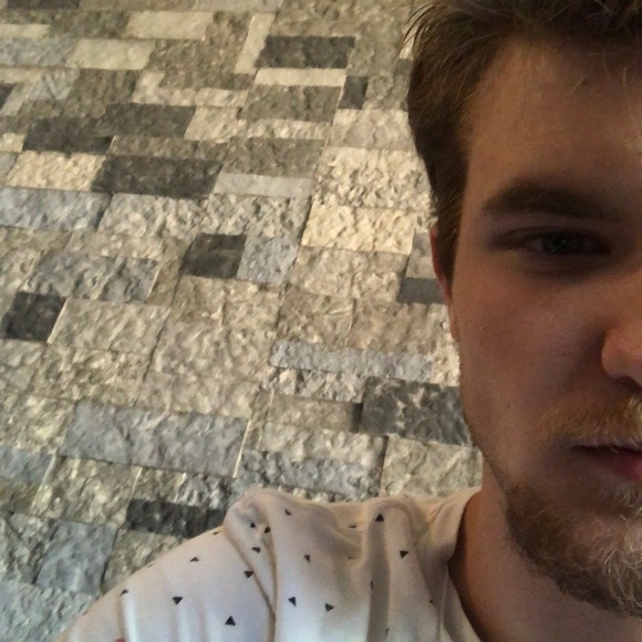 Profile Picture of James Lloyd (@jameslloyd103) on Poshmark