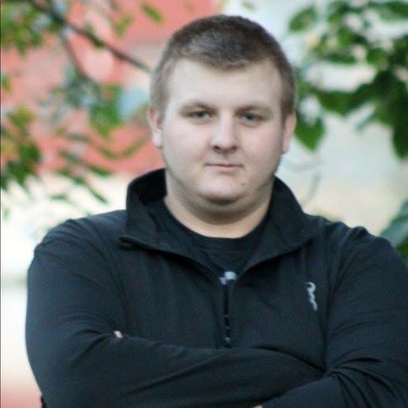 Profile Picture of Dylan Larson (@dylandavid77) on Poshmark