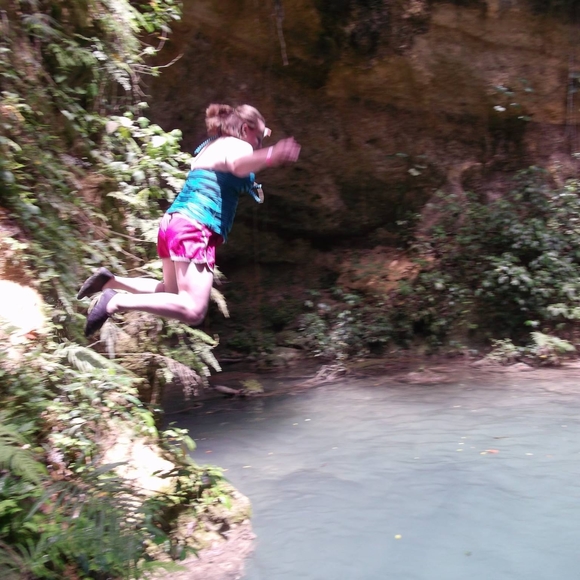 Profile Picture of Jen Gizowski (@jengizowski) on Poshmark