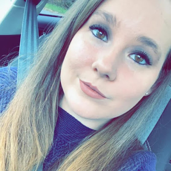 Profile Picture of Amber Blankenship (@lilber91) on Poshmark
