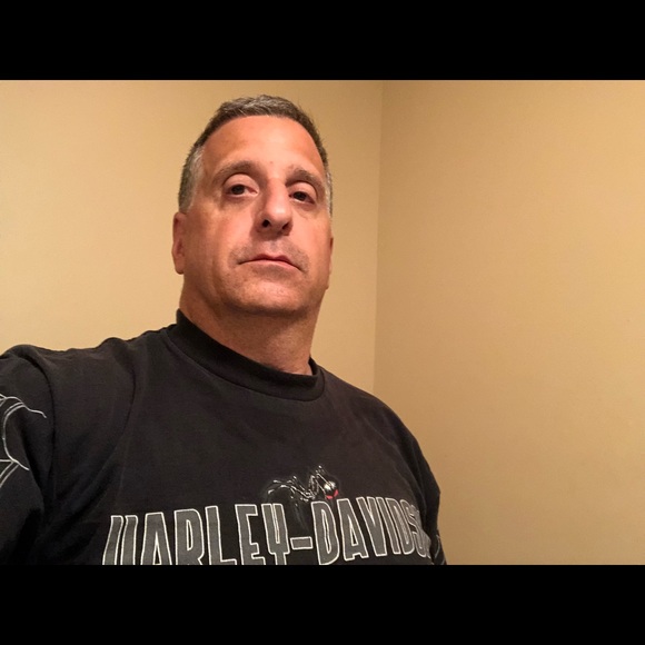 Profile Picture of Richard Peschell (@pesc67) on Poshmark