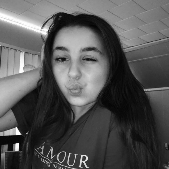 Profile Picture of Briley Kerper (@briley_raye247) on Poshmark
