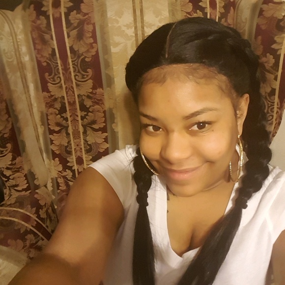 Profile Picture of Lakira Jones (@lakirajones) on Poshmark