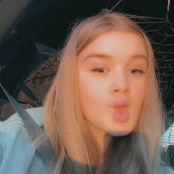 Profile Picture of Ava Lovelace (@avalovelace490) on Poshmark