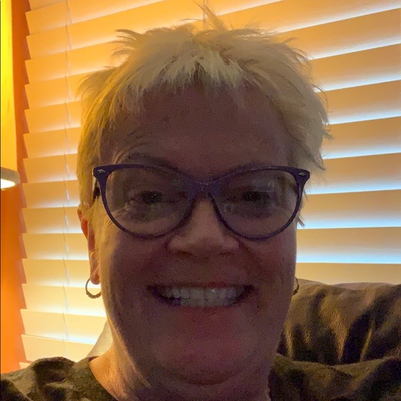 Profile Picture of Ellen Quaack (@ellen2260) on Poshmark