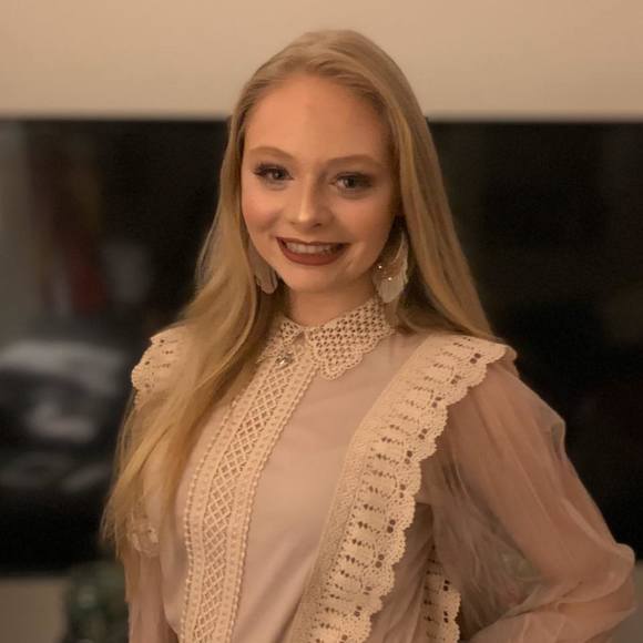 Profile Picture of Debbie Lawrence duvall (@mtmsmom129) on Poshmark