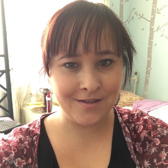 Profile Picture of Amanda Cline (@amandalee91) on Poshmark