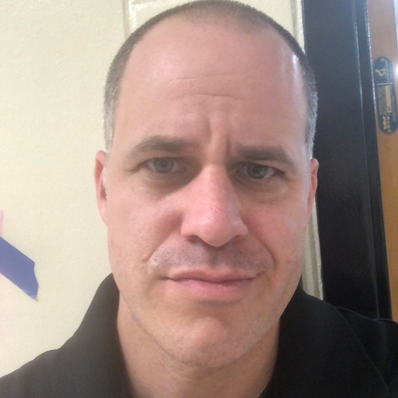 Profile Picture of Tom Cummings (@tom_cummings) on Poshmark