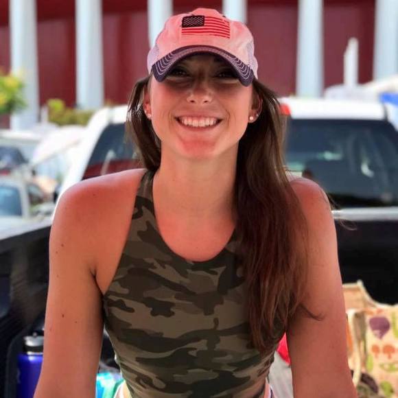 Profile Picture of Lauren Carlini (@lauren_carlini) on Poshmark