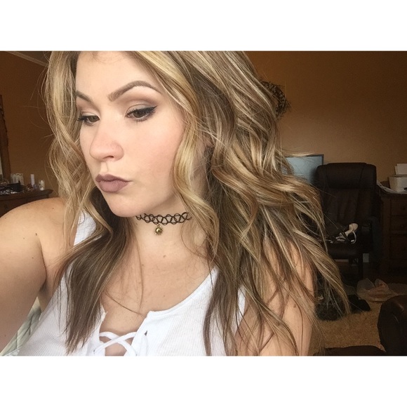 Profile Picture of Chelsea Saviski (@chelsaviski) on Poshmark