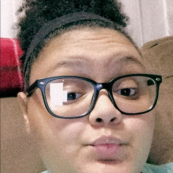 Profile Picture of Lilly Moore (@lillycm13) on Poshmark