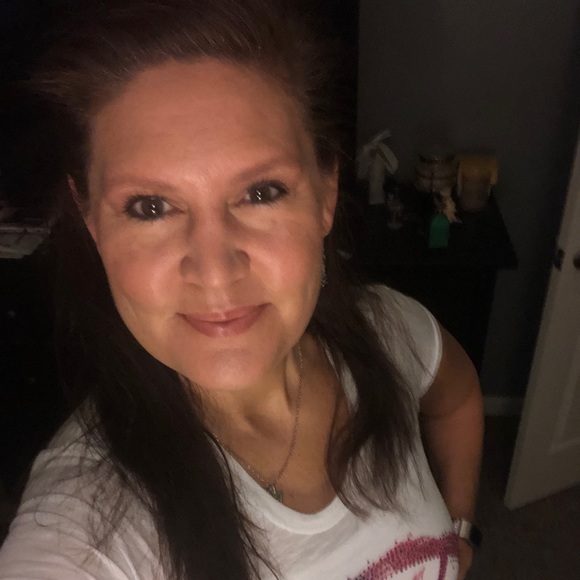 Profile Picture of Aimee Gaylord (@ajgaylord) on Poshmark
