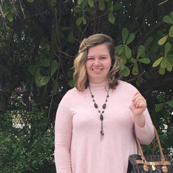 Profile Picture of Carly Steele (@carlysteele13) on Poshmark