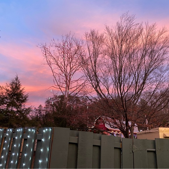 Profile Picture of Brooke Rudacille (@kittysh0wgirl) on Poshmark