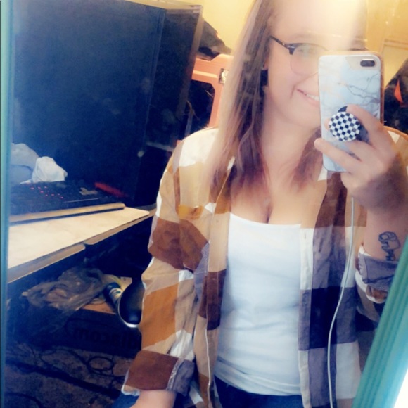 Profile Picture of Toni Yirkovsky (@tonesxo) on Poshmark