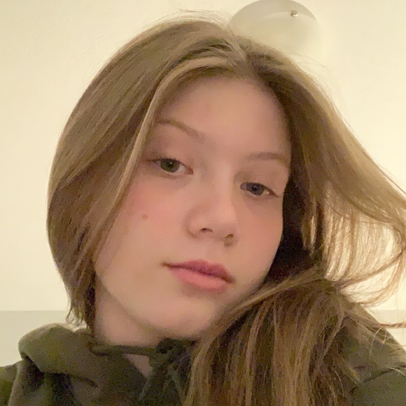 Profile Picture of Elizabeth Shechtman (@liz_shehctman) on Poshmark