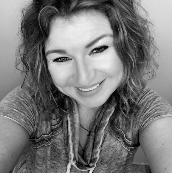 Profile Picture of Amanda Mccarver parsons (@jazzie4fun) on Poshmark