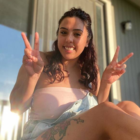 Profile Picture of Anna Cordova (@annacordova) on Poshmark