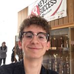 Profile Picture of Robert Bennion (@curly_haired_weird_boy) on Instagram