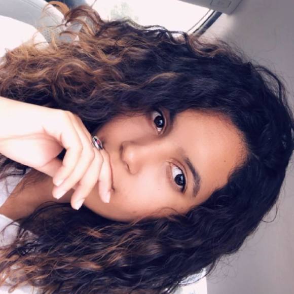 Profile Picture of Pamela Llompart (@pllompart22) on Poshmark