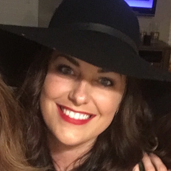 Profile Picture of Micmichele Vissing (@mvissing) on Poshmark