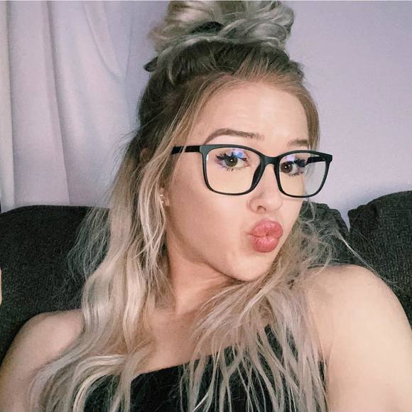 Allyssa Ertz - Poshmark Profile Picture of Allyssa Ertz (@aertz) on Poshmark