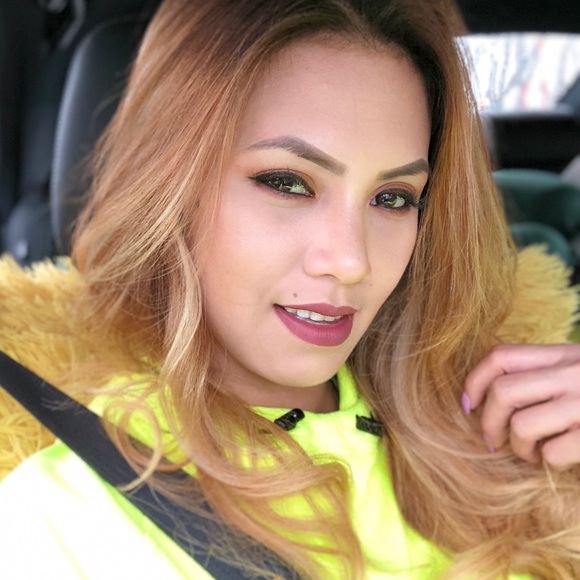 Profile Picture of Marivec Sievers (@mvpsievers08) on Poshmark