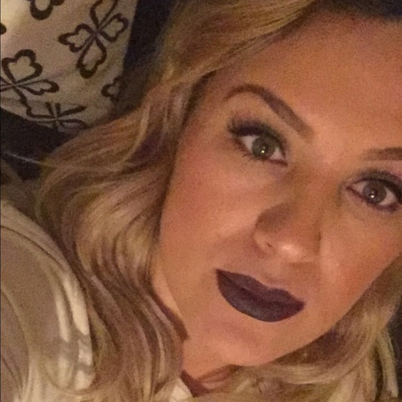 Profile Picture of Reyna Monroy (@reyna929) on Poshmark