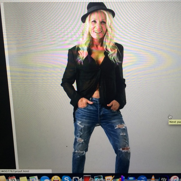 Profile Picture of Sharon Leskinen (@leskinensb) on Poshmark