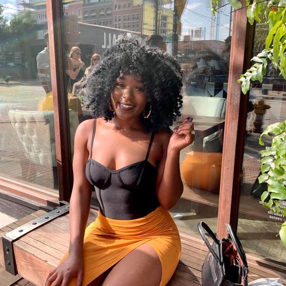 Sara Njilayi - Poshmark Profile Picture of Sara Njilayi (@njilayi1998) on Poshmark