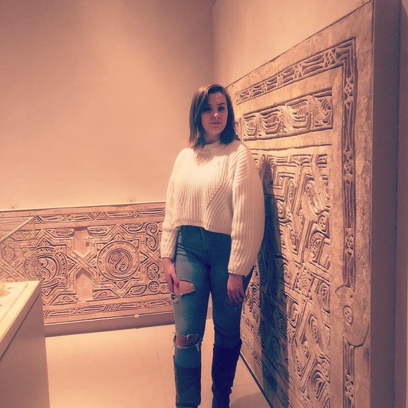 Profile Picture of Alyssa Basselini (@alyssabass03) on Poshmark