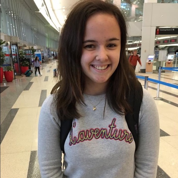 Profile Picture of Olivia Steckman (@oliviasteck) on Poshmark