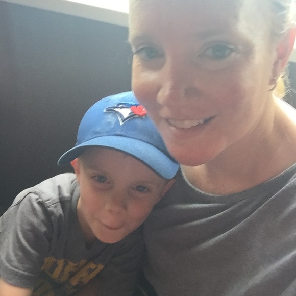 Profile Picture of Kelly Mansell (@kellymansell) on Poshmark