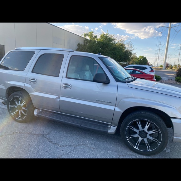 Profile Picture of Newton Gborway (@newtongborway) on Poshmark