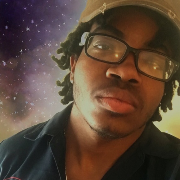 Profile Picture of Devon Newton (@qsimpx) on Poshmark