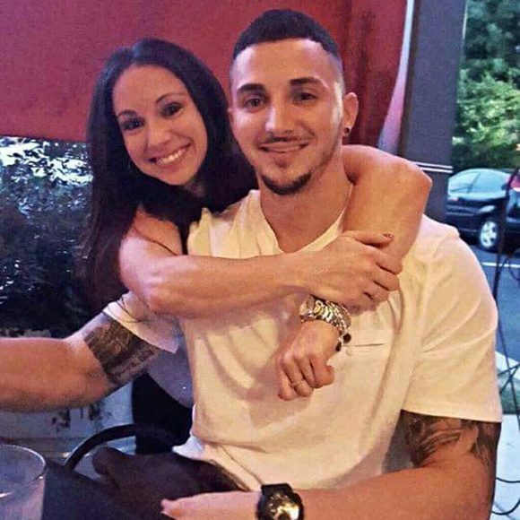 Shane Tanzosh - Poshmark Profile Picture of Shane Tanzosh (@shanetanzosh) on Poshmark