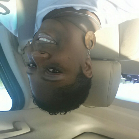 Profile Picture of Cassandra Rivers (@riverscd) on Poshmark