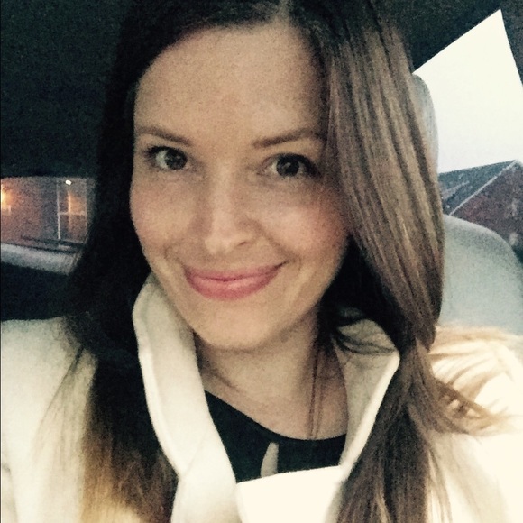 Profile Picture of Robin Grey (@rbcgrey) on Poshmark