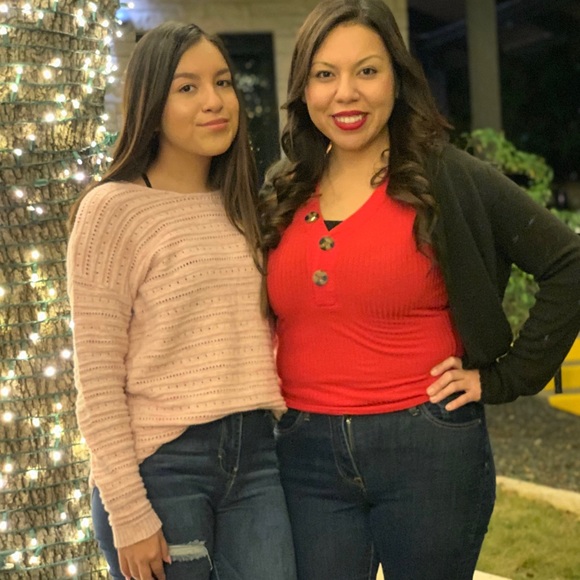 Profile Picture of Alexia Suarez (@alsuarez004) on Poshmark