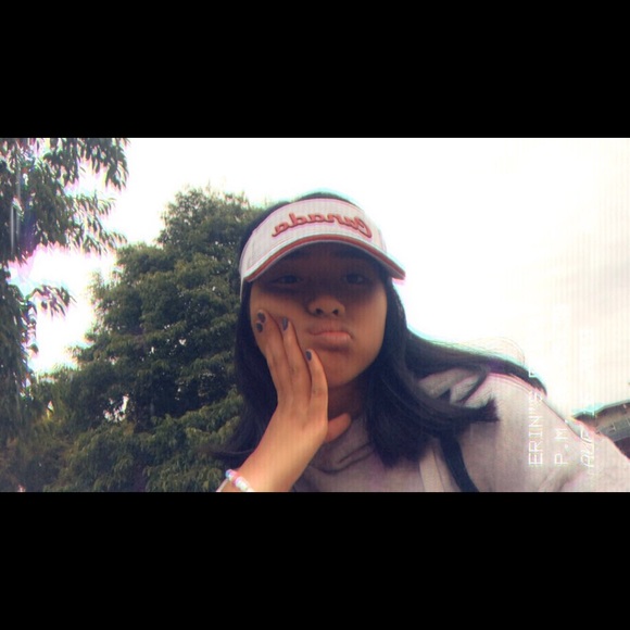 Profile Picture of Erin Canlas (@erincanlas) on Poshmark