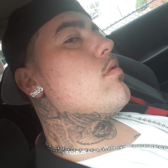 Profile Picture of Robert Terry (@rjt921987) on Poshmark